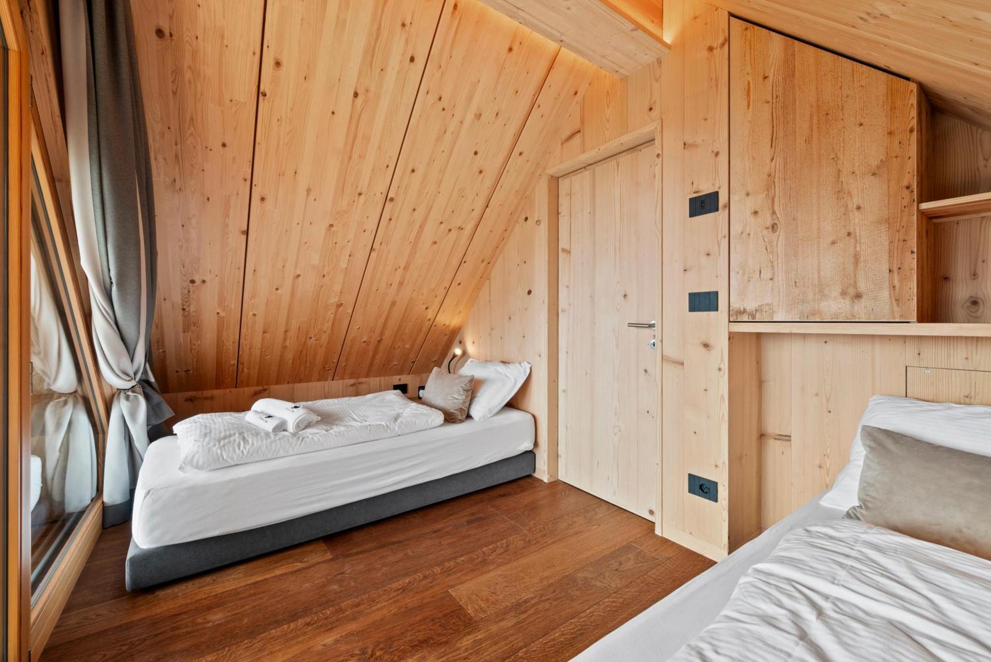 New Opening "Sissi Chalets" - Unique Luxury Hideaway With Mountain View & Sauna Mendola Bagian luar foto