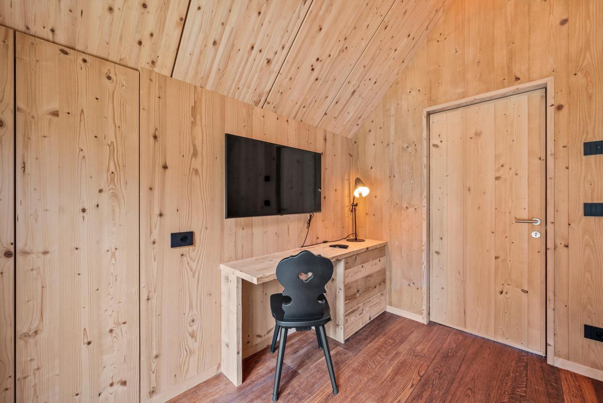 New Opening "Sissi Chalets" - Unique Luxury Hideaway With Mountain View & Sauna Mendola Bagian luar foto